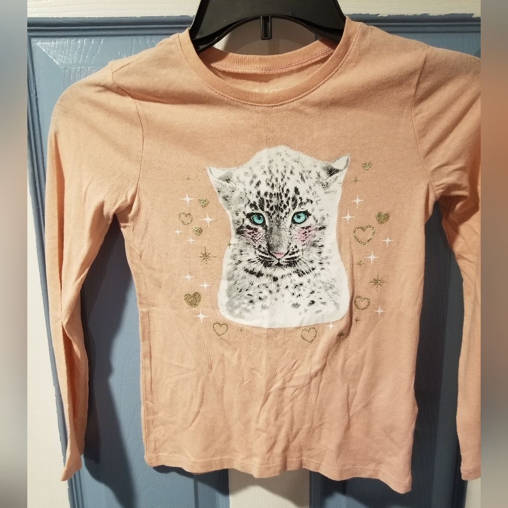 Girl's Long Peach Sleeve Top with Leopard Print And Hearts. NWT Size Small